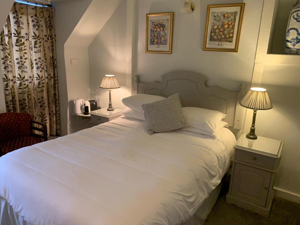 The White Hart Inn วินช์คอมบ์ ภายนอก รูปภาพ
