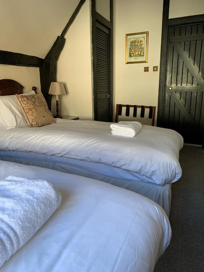 The White Hart Inn วินช์คอมบ์ ภายนอก รูปภาพ