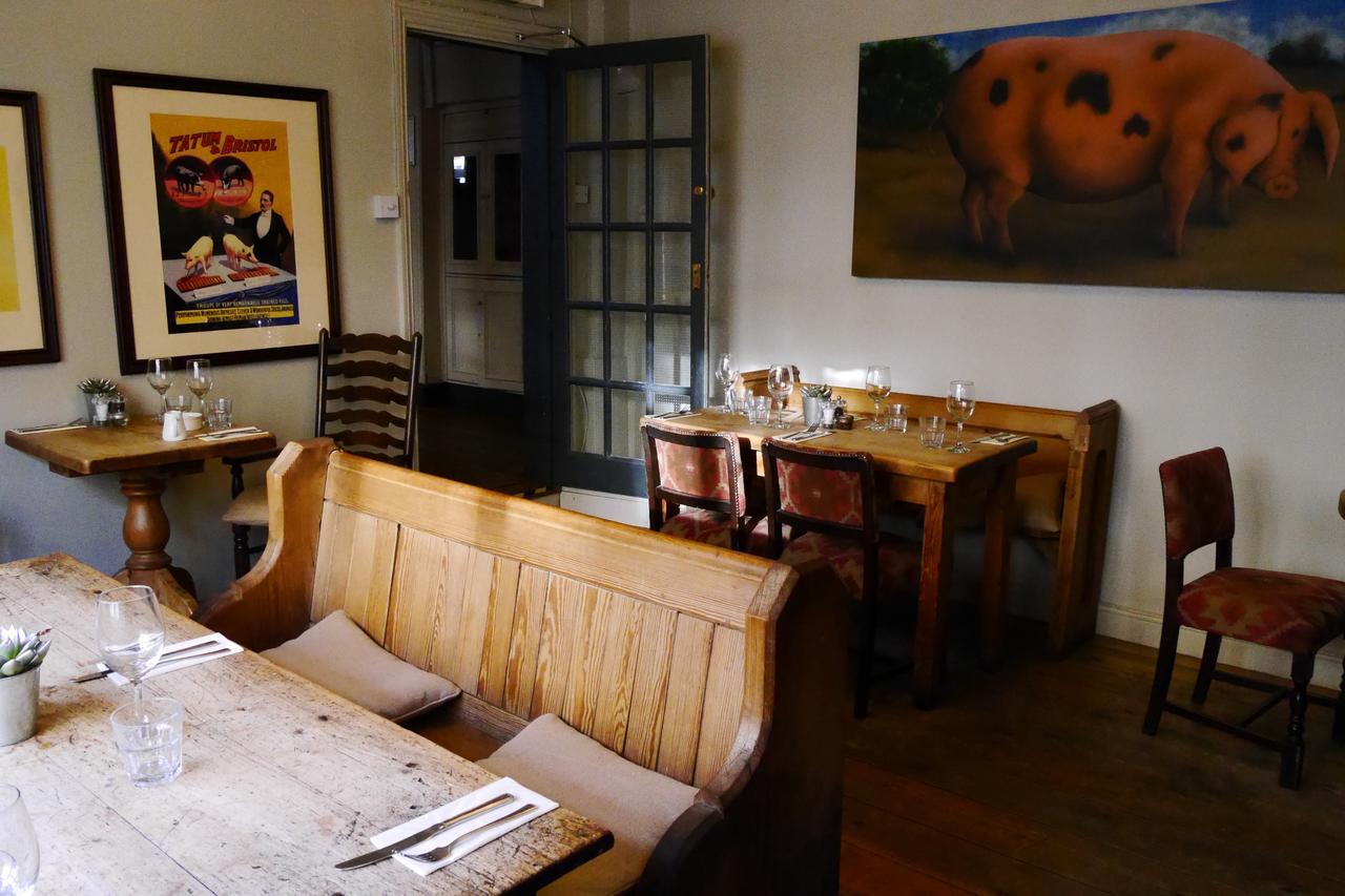 The White Hart Inn วินช์คอมบ์ ภายนอก รูปภาพ