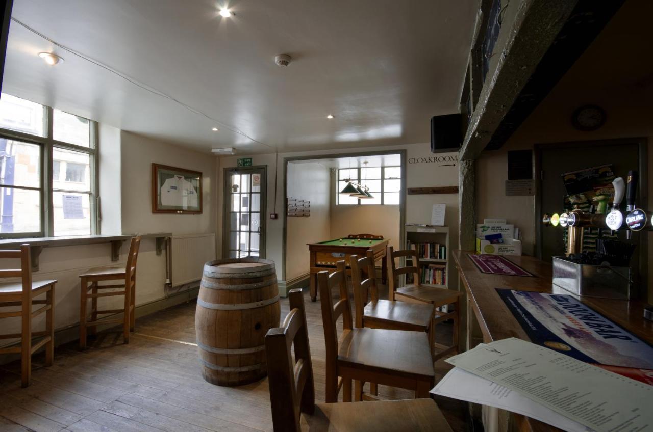 The White Hart Inn วินช์คอมบ์ ภายนอก รูปภาพ